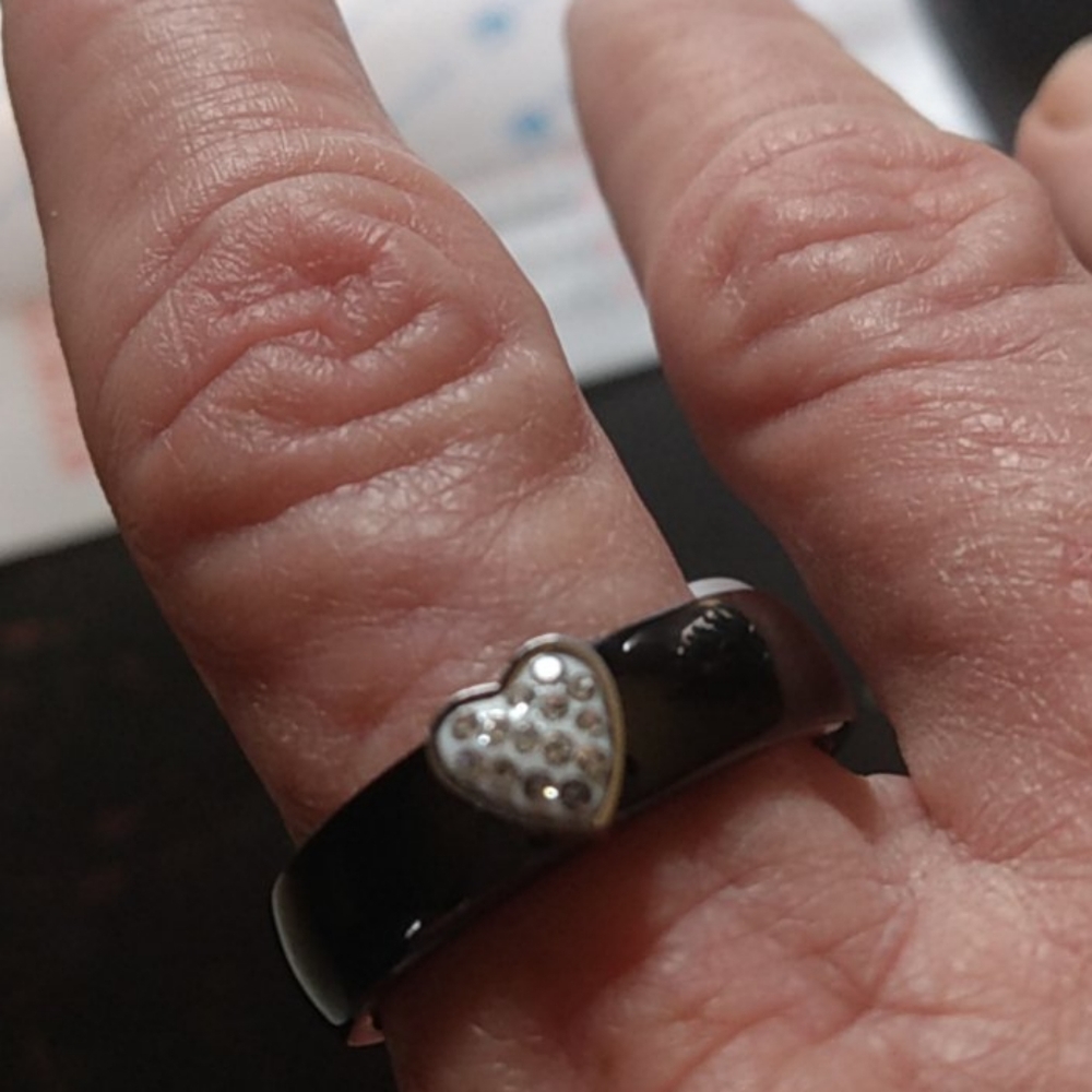 Lokaer Black ceramic heart ring - Picture 6 of 6